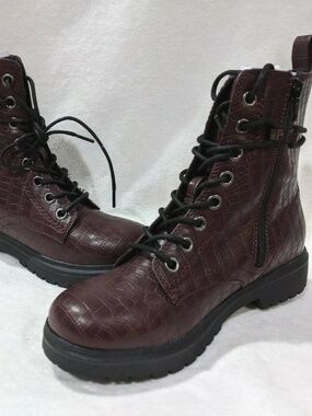 SO WOMEN BOWFIN BURGUNDY/BROWN CROCODILE COMBAT BOOTS SIZE 10